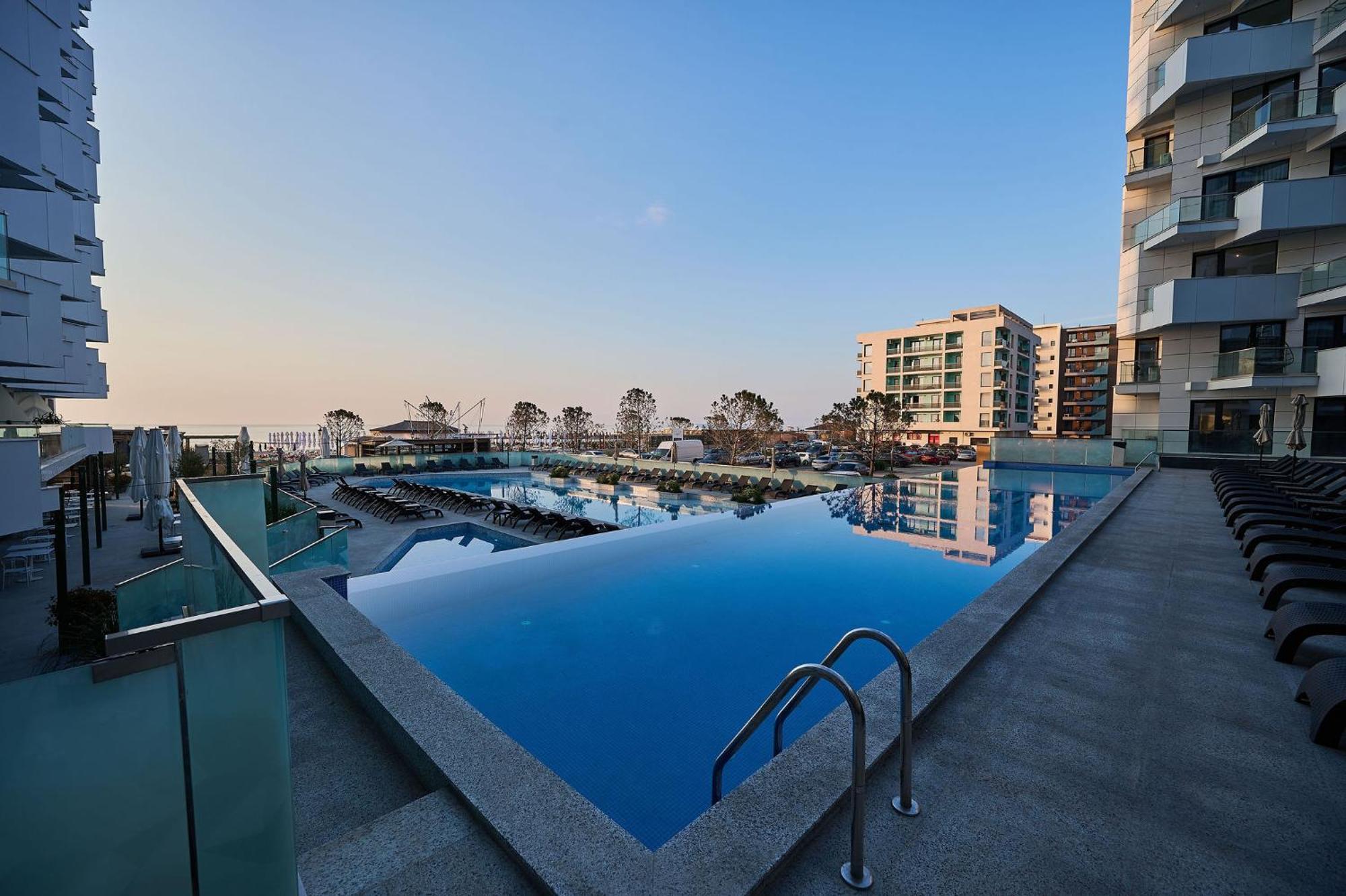 Jad Apartment In Infinity Beach Resort - Parking Mamaia Extérieur photo